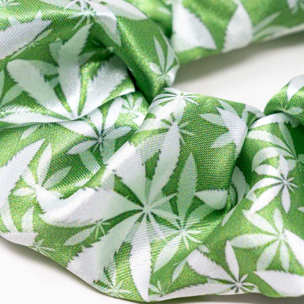 SCRUNCHIE MARIJUANA GREEN LEAVES